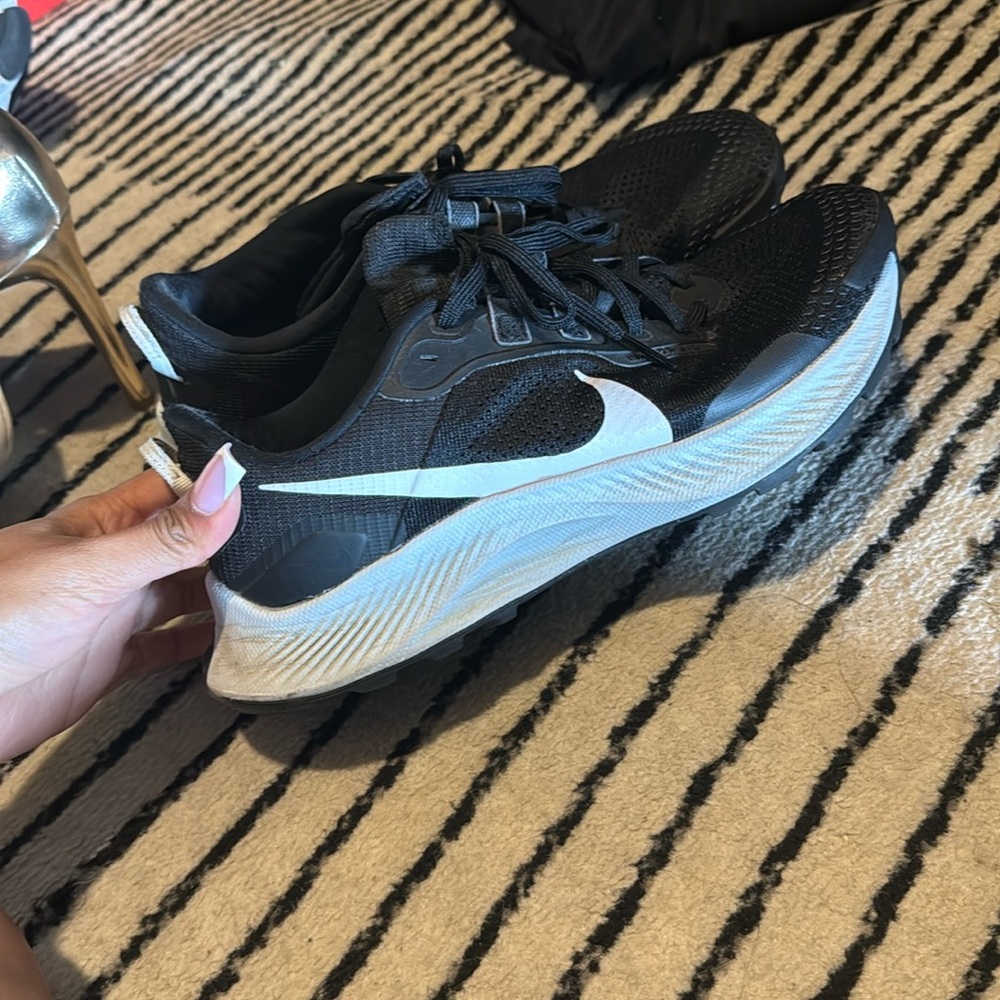 Women’s size 9.5 Black Nike Pegasus Trail 3 Running Shoes model DA8698-001